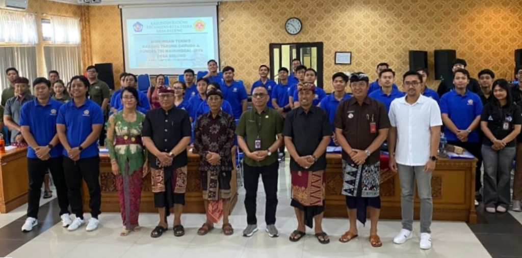 Camat Kuta Utara I Putu Eka Parmana Buka Bimtek Karang Taruna Garuda Desa Dalung